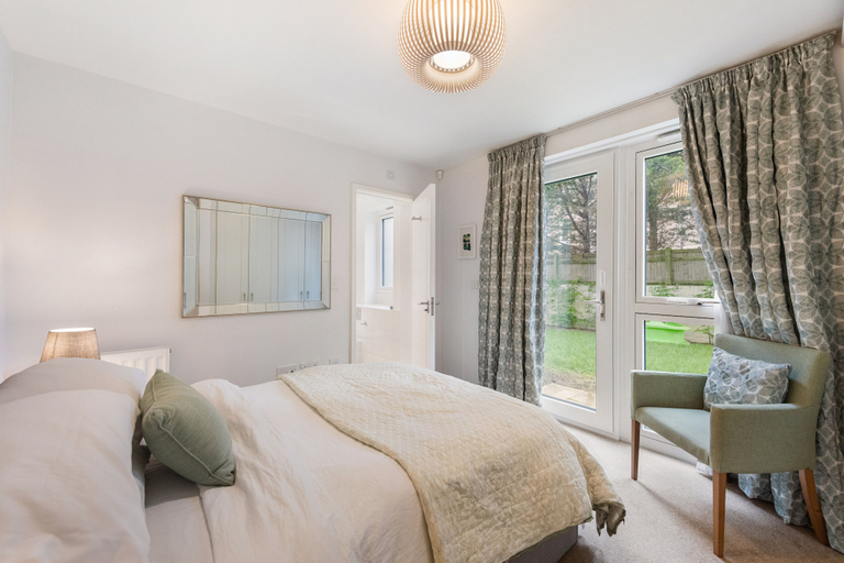 Bedroom 2, Modern 3Br Flat Quick Links To Ldn & Heathrow, Surrey