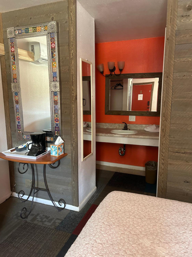 Bathroom 3, Historic Mora Inn and RV Park, Mora