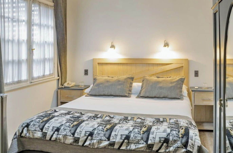 Room 2, El Rosedal, Santiago