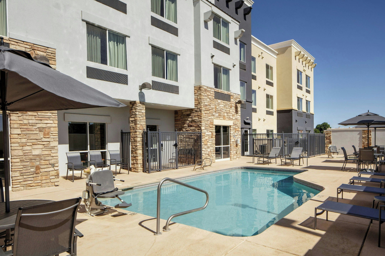 Sport & Beauty, Fairfield Inn & Suites by Marriott Clovis, Curry