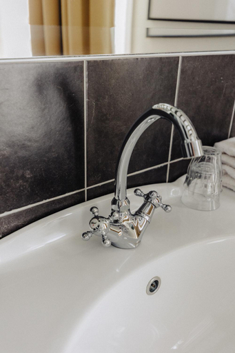 Bathroom 3, Hotel De Heeren, Veere