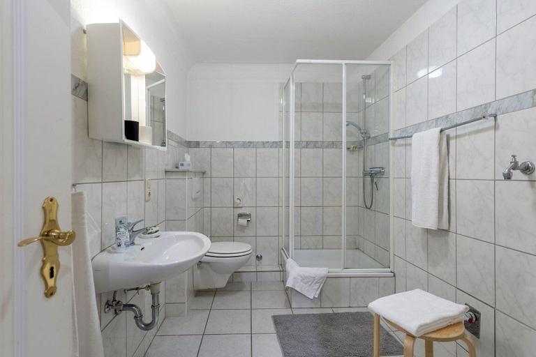 Bathroom 3, AMAYA Hotel & Suites, Heidekreis