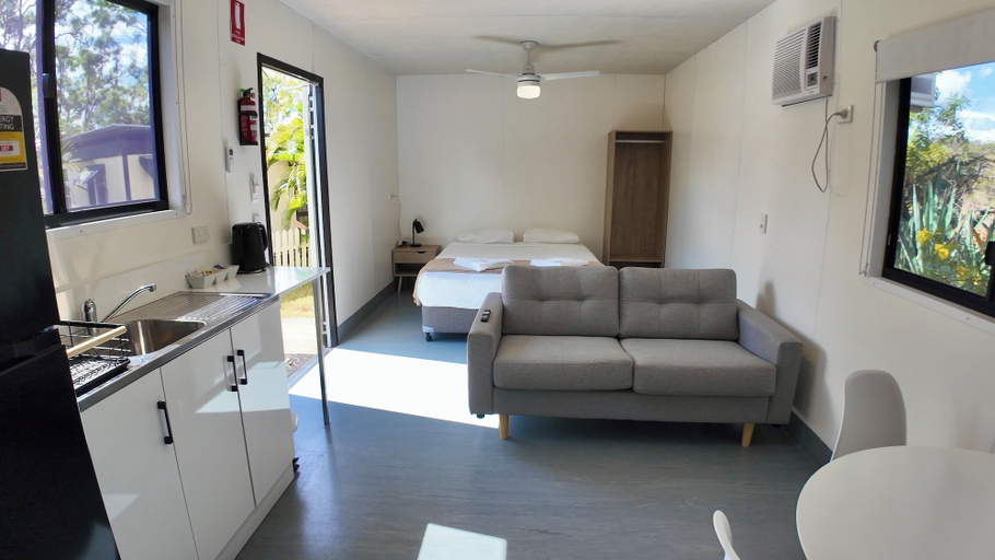 Living area 2, MIDTOWN CARAVAN PARK, Bundaberg