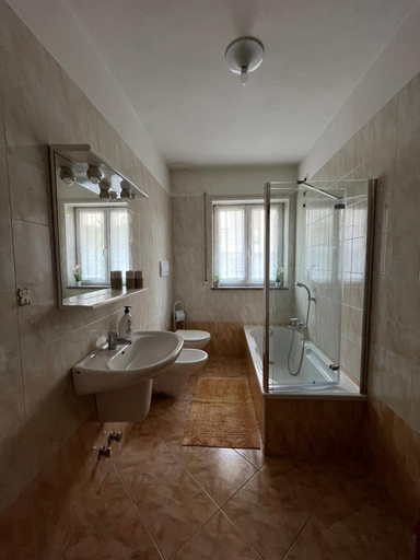 Bathroom 5, Nini's Apartments, Trento