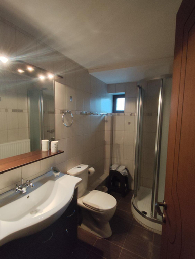 Bathroom, Xenonas Epavlis, Peloponnese