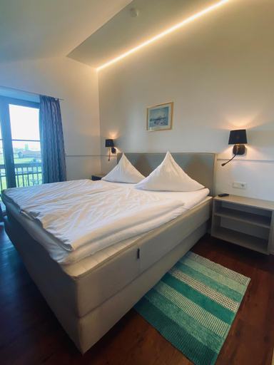 Bedroom 3, Gasthaus - Hotel Alt Furstatt, Rosenheim