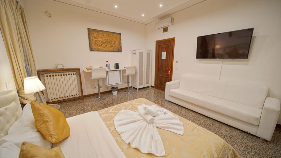 Bedroom 3, Vitti's Home Verona, Verona