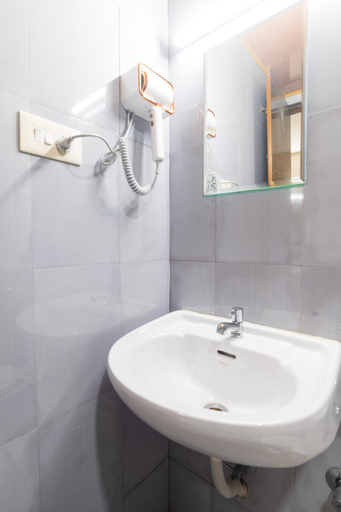Bathroom 5, Sancta Maria Airport Hotel, Ernakulam