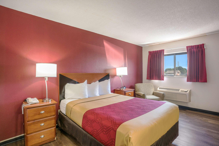 Bedroom 3, Econo Lodge Cedar Rapids, Linn
