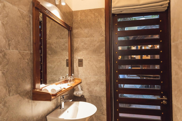 Bathroom 3, Gahi Homestay, Huế