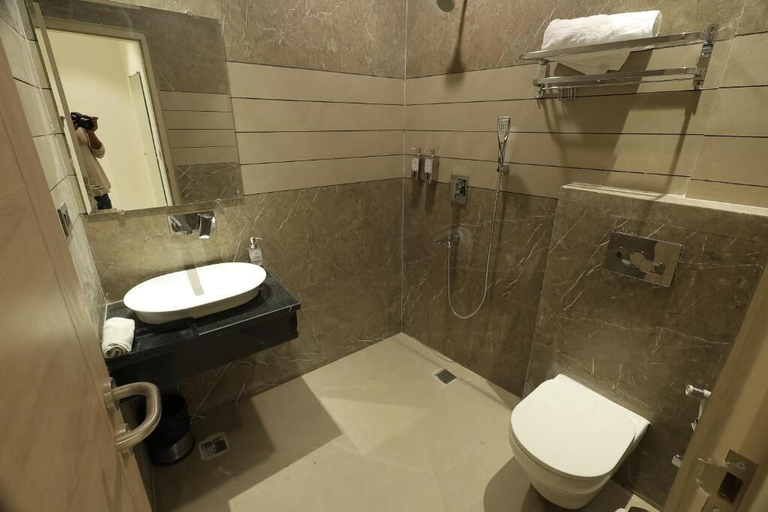 Bathroom 5, HOTEL DREAMZ, Karnal