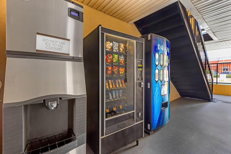 Food & Drinks 5, Quality Inn & Suites Orangeburg, Orangeburg
