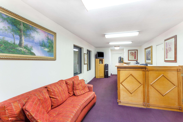 Public Area, Knights Inn Yemassee, Jasper