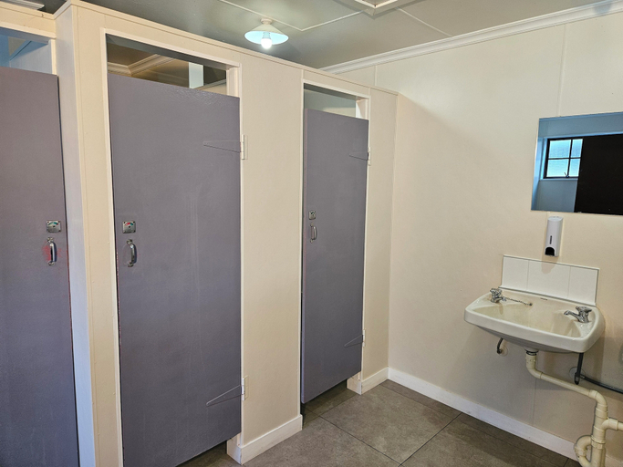Bathroom 5, Bulls Motel & Holiday Park, Rangitikei