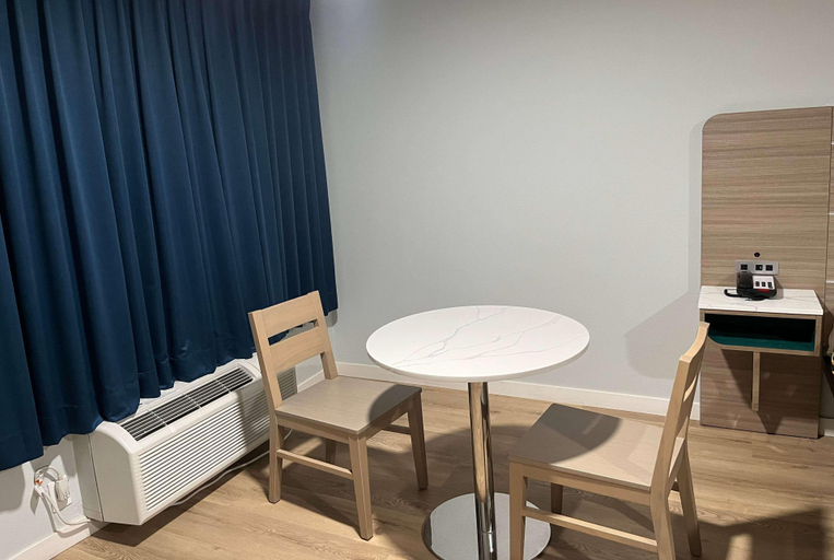 Bathroom 4, Travelodge by Wyndham Fairplex Pomona, Los Angeles
