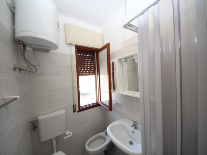 Bathroom, Enjoy your stay in our apartment in Rosolina, Rovigo