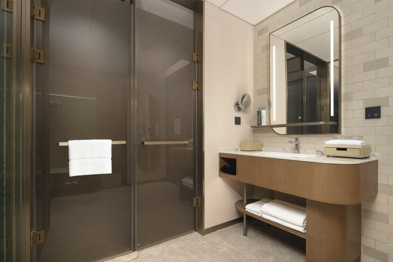 Bathroom 4, Hilton Garden Inn Zhongwei Shapotou, Zhongwei