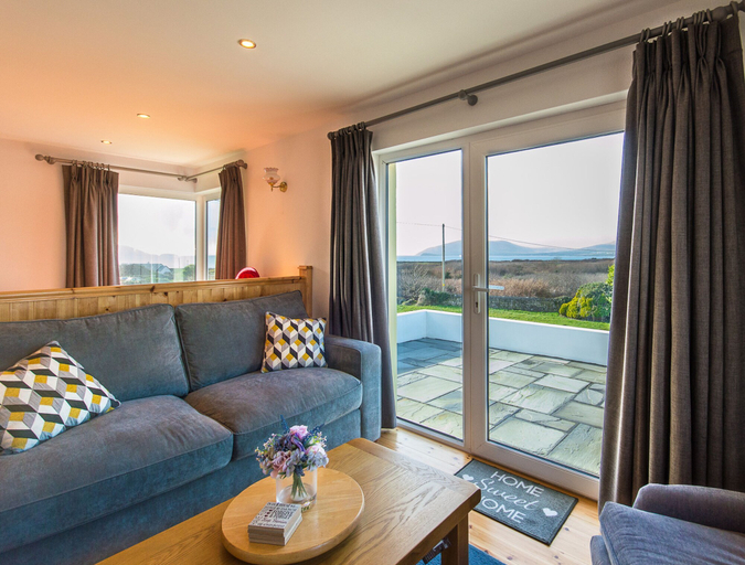 Room 2, Cosy two Bedroom Cottage in Waterville With sea Views