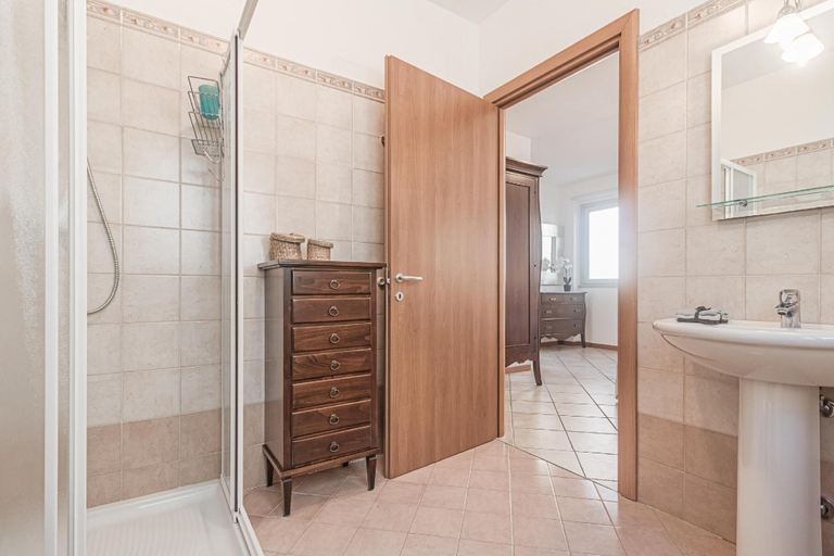 Bathroom 5, Sunny Varenna Apartment, Lecco