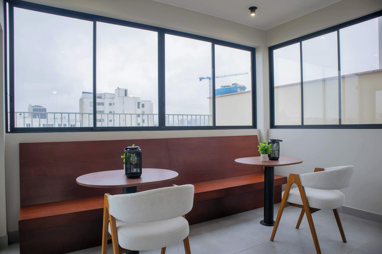 Room 3, w Striking 1BR w Perfect Balcony Near Kennedy Park, Lima