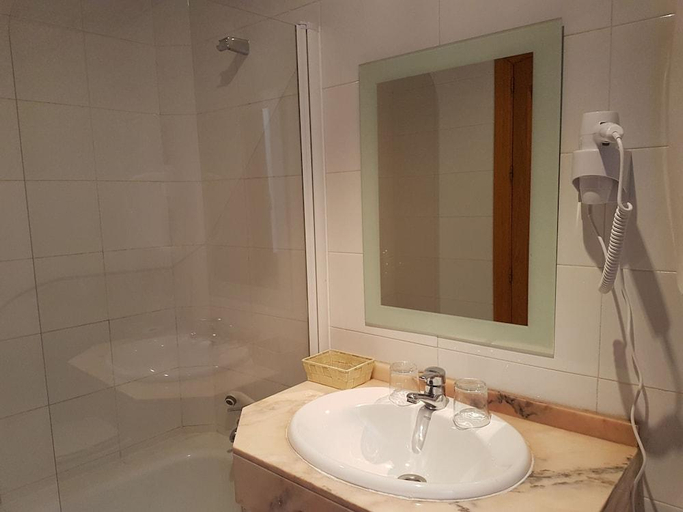 Bathroom 3, San Miguel, Segovia