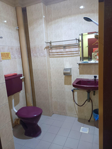 Bathroom 4, FullyWell Hotel, Kampar
