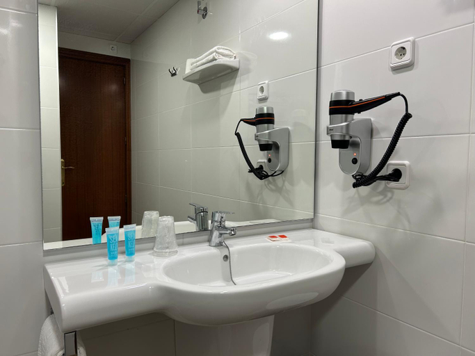 Bathroom 4, Pensión La Orozca, Alicante