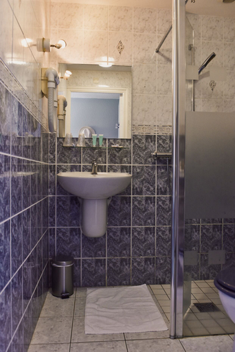Bathroom 3, Hotel Heod, Côtes-d'Armor