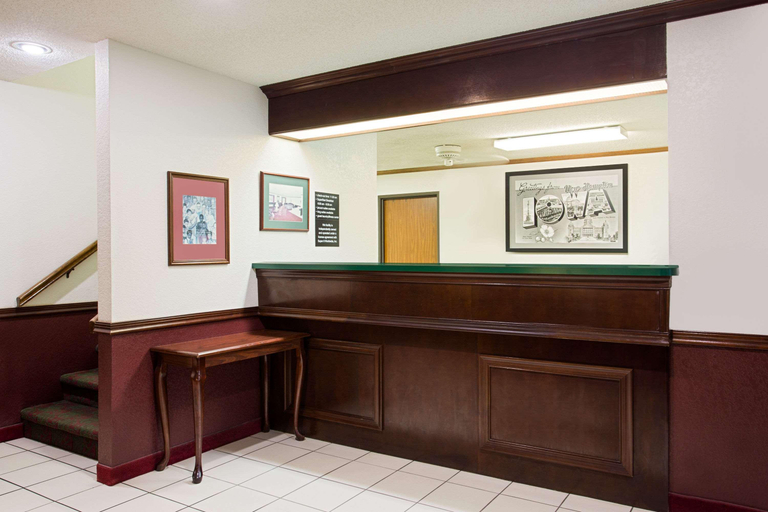 Public Area 2, Super 8 by Wyndham New Hampton, Chickasaw