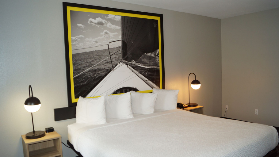 Bedroom 4, Super 8 by Wyndham Traverse City, Grand Traverse