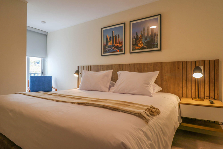 Room 2, w Prestigious 3BR w Great Balcony in Miraflores, Lima