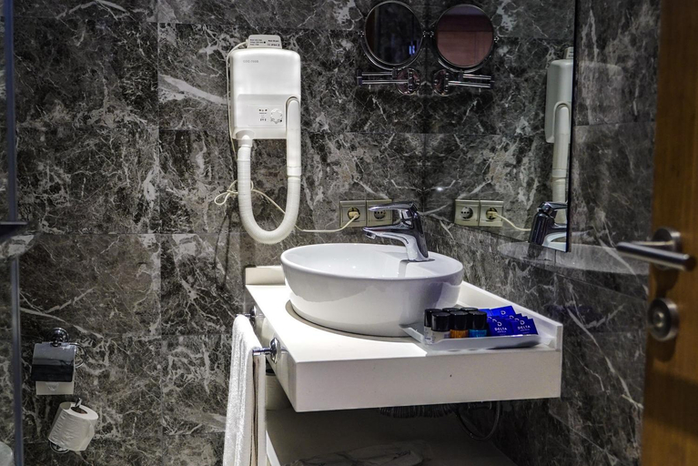 Bathroom 5, Delta Beach Resort Bodrum, Bodrum