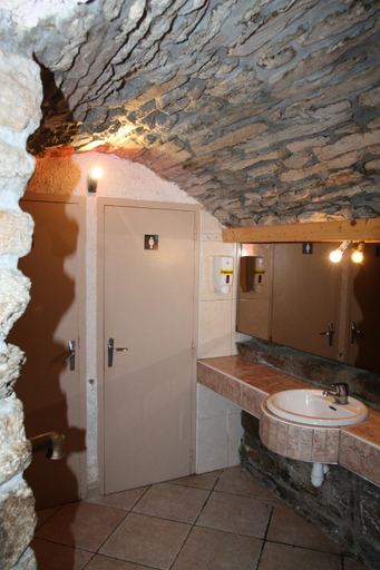 Bathroom 3, Hotel Les Tilleuls de Pareloup a Salles-Curan, Aveyron