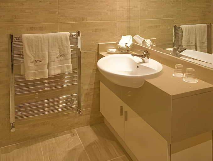 Bathroom 4, Lady Gregory Hotel, Leisure Club & Beauty Rooms