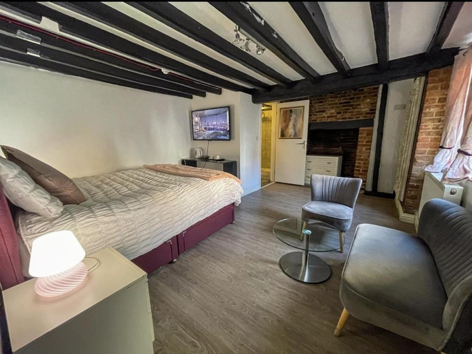 Bedroom 3, PAVILION ORPINGTON Hotel & Lounge Bar, London