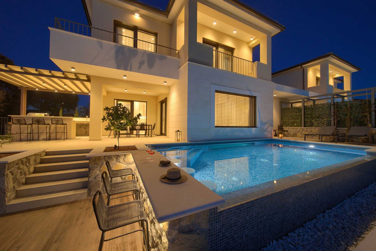 Room 2, Villa Lady With Heated Pool Jacuzzi and Sauna, Krk