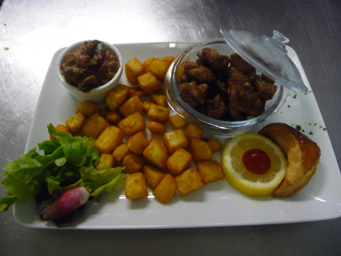 Food & Drinks 5, Hotel Les Tilleuls de Pareloup a Salles-Curan, Aveyron