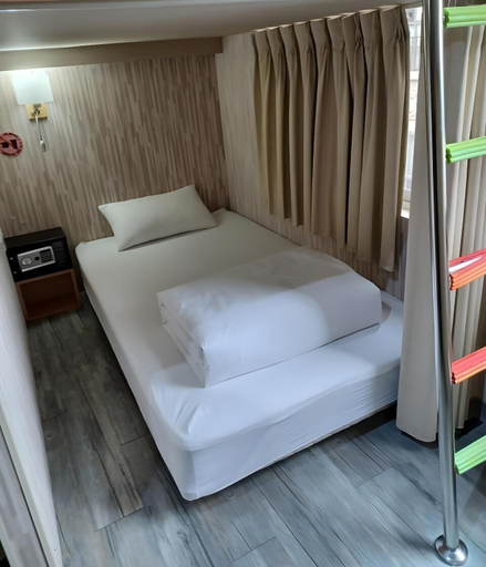 Bedroom 4, Old Door Hostel, Taipei City