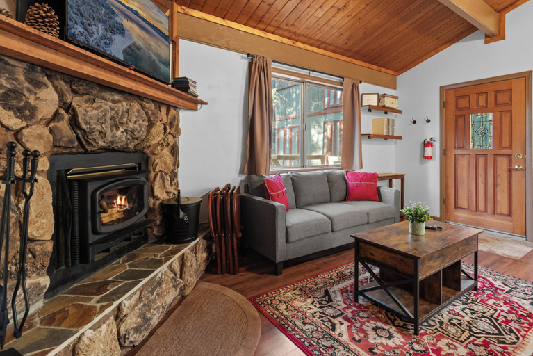 Others 5, Cute Cozy Cabin, San Bernardino
