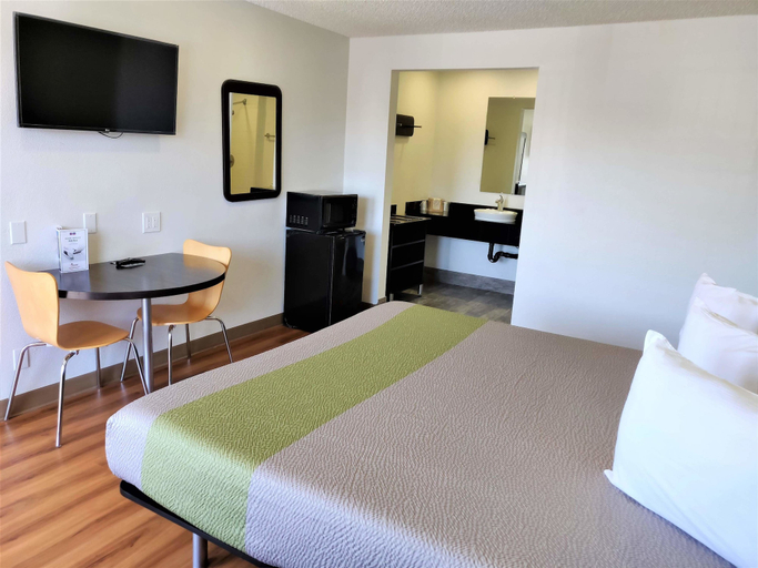 Bedroom 2, Motel 6 Fresno, CA - Yosemite Hwy, Fresno