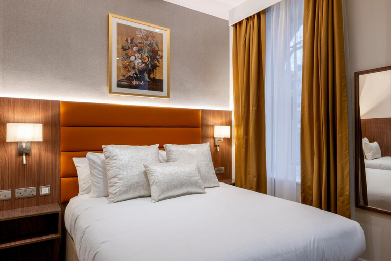 Bedroom 2, Castleton Hotel, London