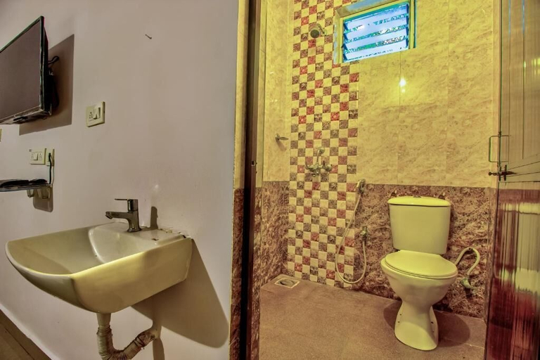 Bathroom 2, Candolim Glitter Sand, North Goa