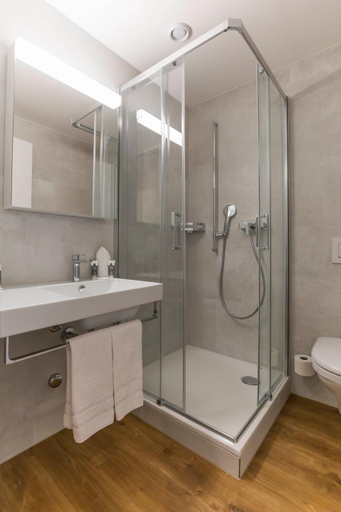 Bathroom 3, Hotel Swiss Star, Hinwil
