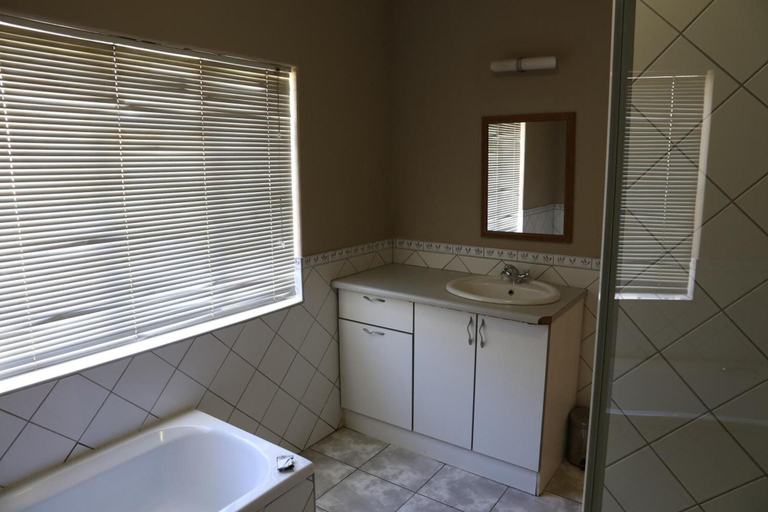 Bathroom 4, Klein Windhoek Guesthouse, Windhoek East