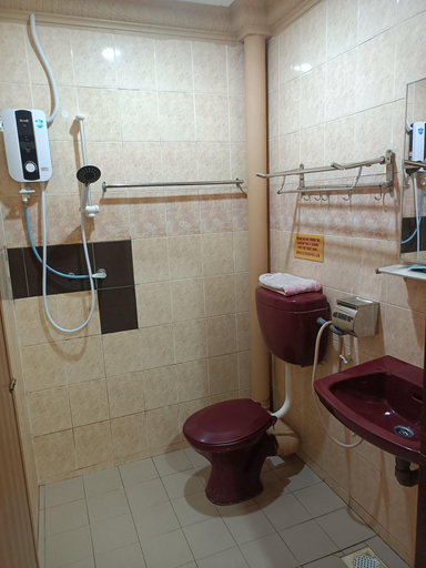 Bathroom 5, FullyWell Hotel, Kampar