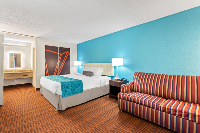 Bedroom 3, Howard Johnson by Wyndham Albany, Albany