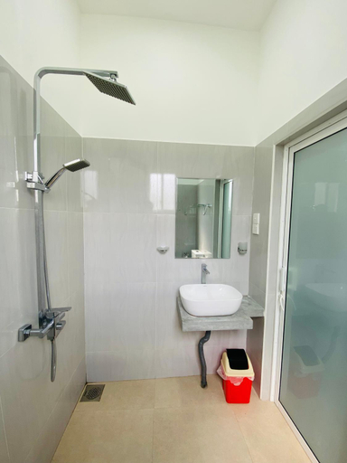 Bathroom 3, Lavish, Welipitiya