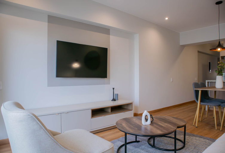 Room 3, Picturesque 2BR With Fantastic Pool in Miraflores, Lima
