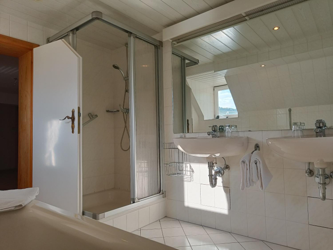Bathroom 3, Hotel und Weingut Karlsmuhle, Trier-Saarburg