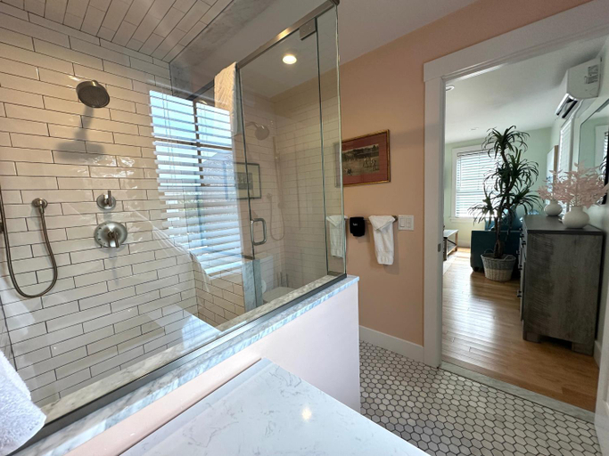 Bathroom 3, Epic Downtown Newport location w Parking, Newport